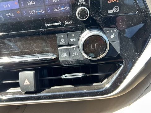 Used 2022 Toyota Highlander XLE FWD image 20