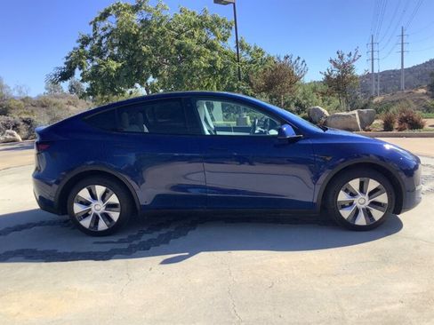 Used 2020 Tesla Model Y Long Range image 5