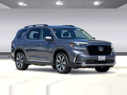 Used 2025 Honda Pilot Touring image 6