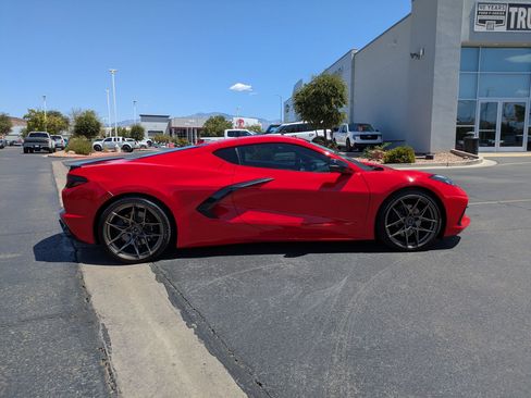 Used 2022 Chevrolet Corvette Stingray Preferred Cpe w/ 2LT RWD image 2