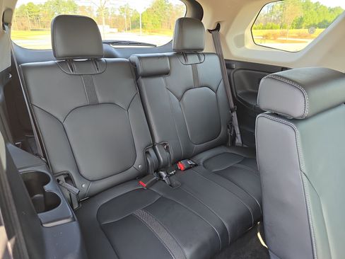 Used 2024 Honda Pilot Touring image 13