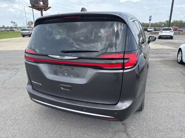 Used 2023 Chrysler Pacifica Touring-L FWD image 8