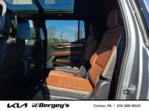 Used 2024 GMC Yukon XL Denali Ultimate AWD/4WD image 11
