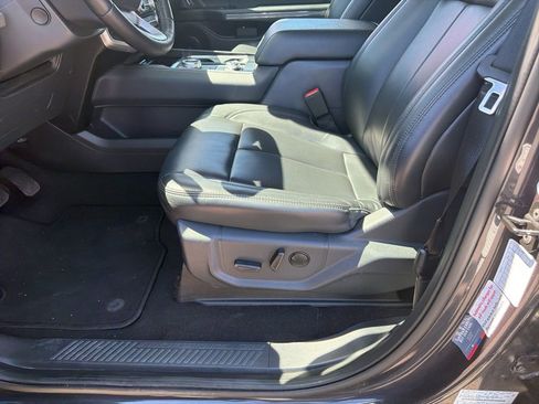 Used 2024 Ford Expedition Max XLT image 25