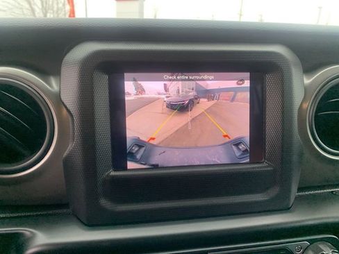 Used 2023 Jeep Gladiator Sport image 14