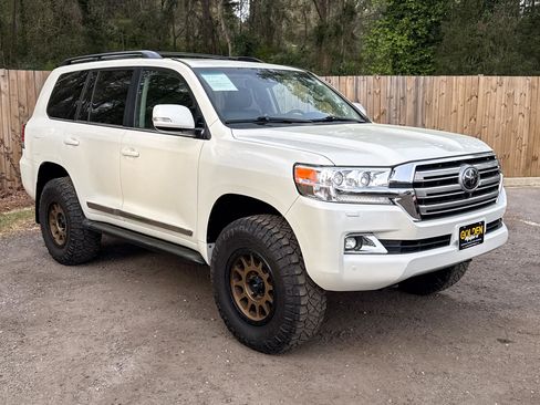 Used 2019 Toyota Land Cruiser w/ Preferred Accessory Package image 21