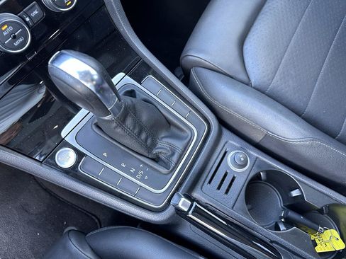 Used 2015 Volkswagen Golf S FWD image 21