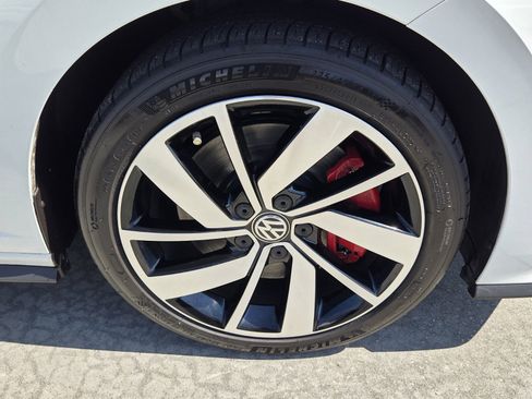 Used 2019 Volkswagen Jetta GLI image 12