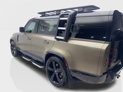 Used 2023 Land Rover Defender 130 X-Dynamic SE image 14