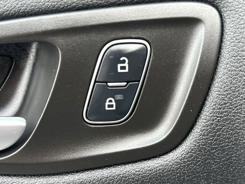 Used 2017 Ford C-MAX Energi SE w/ Equipment Group 401A image 36