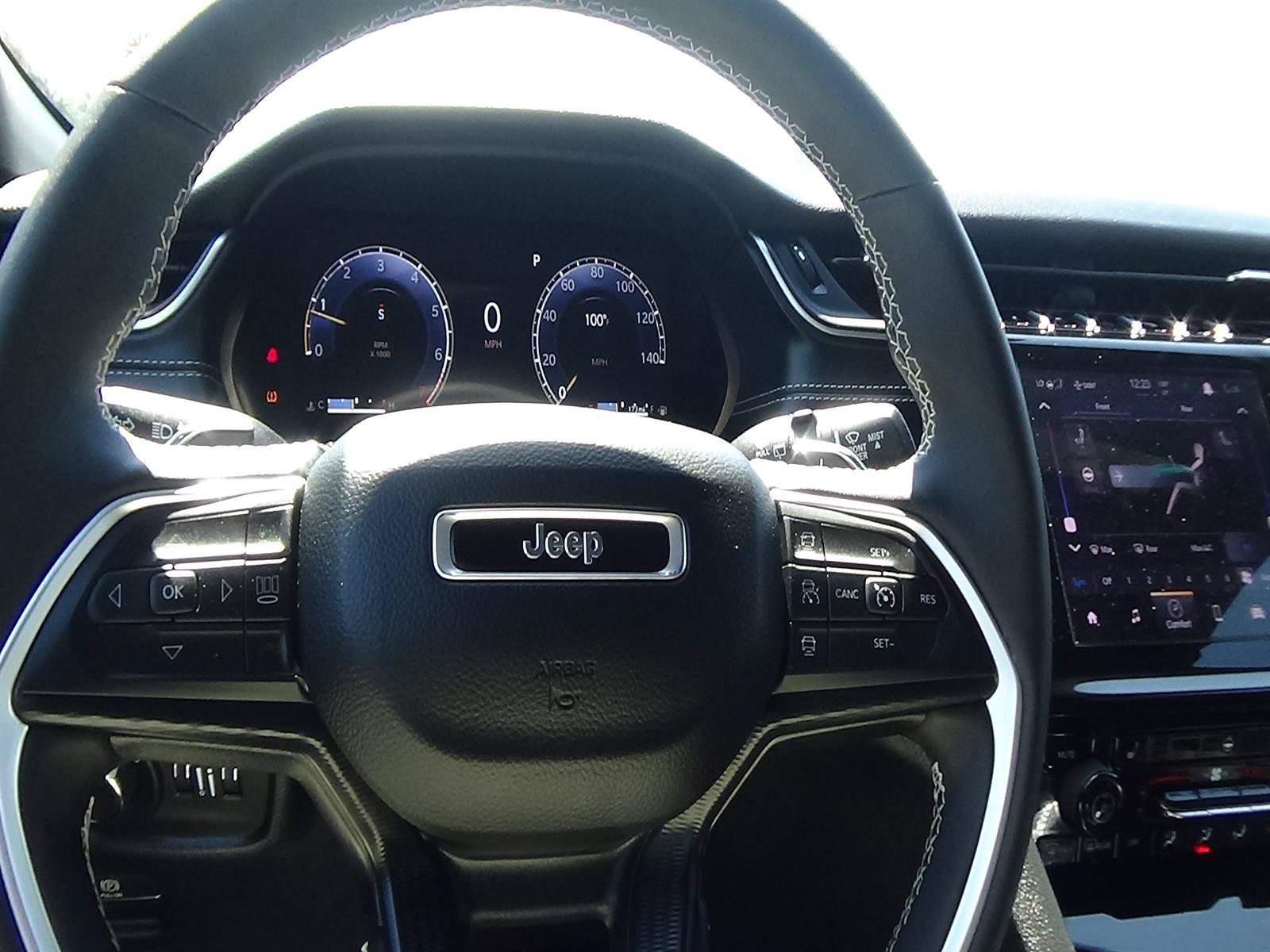 Used 2025 Jeep Grand Cherokee L Altitude AWD/4WD image 23