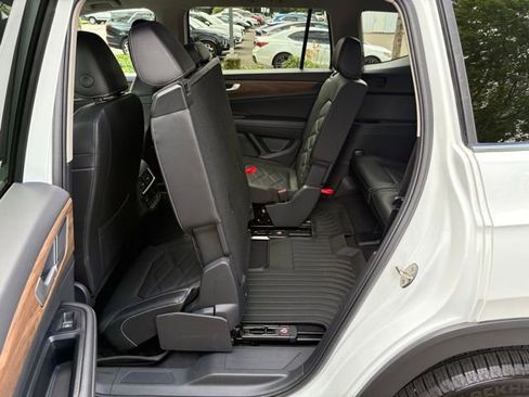Used 2024 Volkswagen Atlas SE AWD/4WD image 15