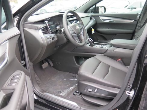 New 2026 Cadillac XT5 Luxury FWD image 11