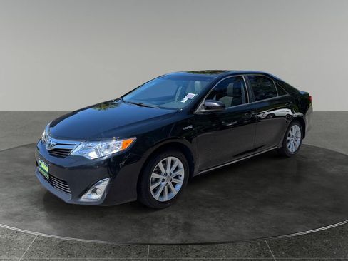 Used 2012 Toyota Camry XLE w/ Leather Pkg FWD image 3