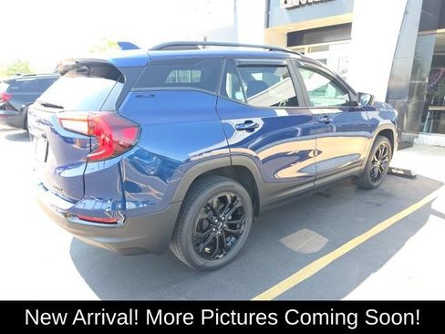 Used 2022 GMC Terrain SLE w/ Driver Convenience Package AWD/4WD image 3