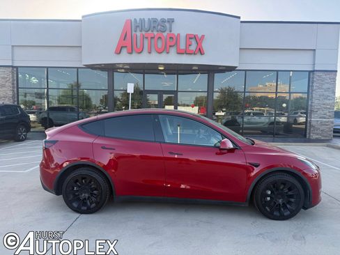 Used 2022 Tesla Model Y Long Range AWD/4WD image 1