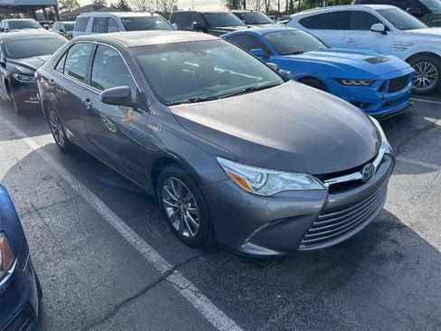 Used 2017 Toyota Camry XLE w/ Moonroof Package FWD image 6