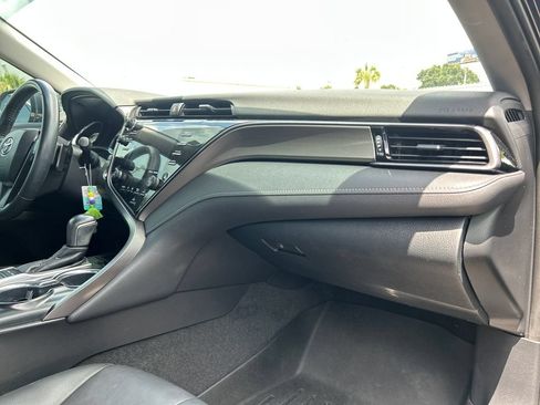 Used 2020 Toyota Camry XSE FWD image 16