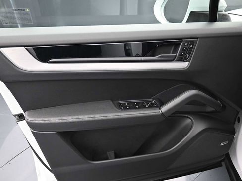 Certified 2024 Porsche Cayenne S AWD/4WD image 7