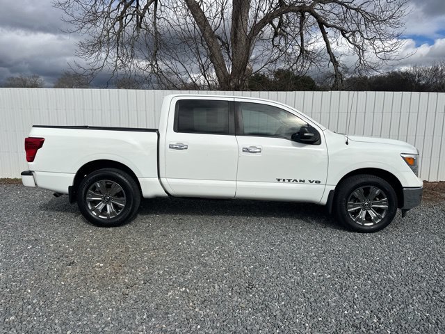 Used 2018 Nissan Titan SV w/ SV Convenience Package RWD image 6