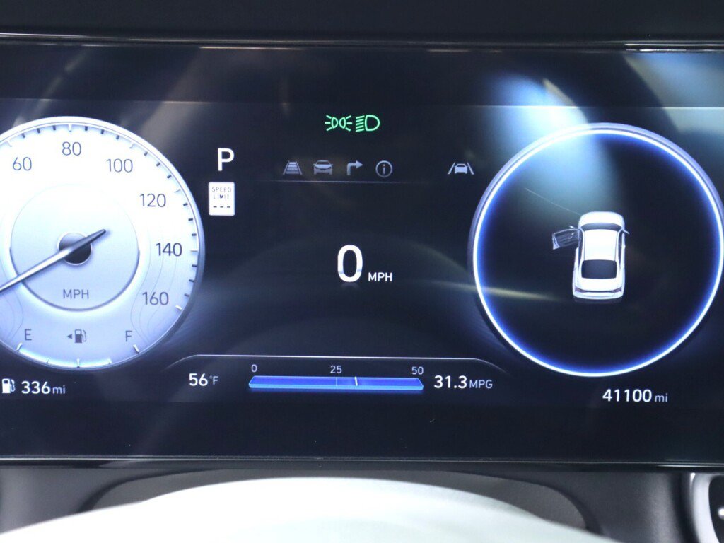 Used 2025 Hyundai Elantra SEL FWD image 14