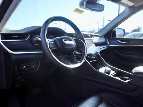 Used 2023 Jeep Grand Cherokee Limited image 19