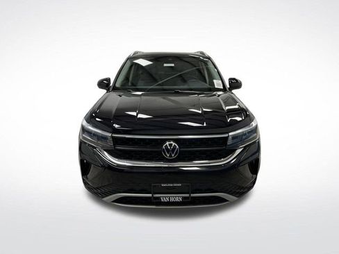 Used 2024 Volkswagen Taos SE w/ Panoramic Sunroof Package image 11