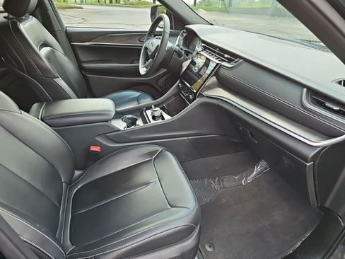 Used 2024 Jeep Grand Cherokee L Limited AWD/4WD image 10