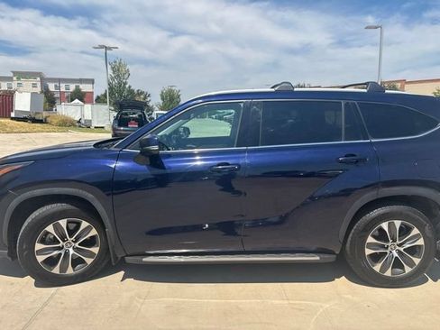 Used 2022 Toyota Highlander XLE FWD image 5