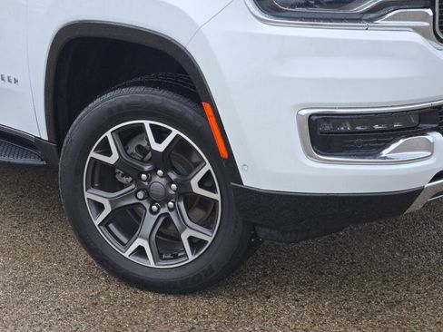 Used 2023 Jeep Wagoneer Series III w/ Preferred Equipment Group image 3