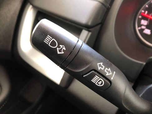 Used 2024 GMC Terrain SLE image 33