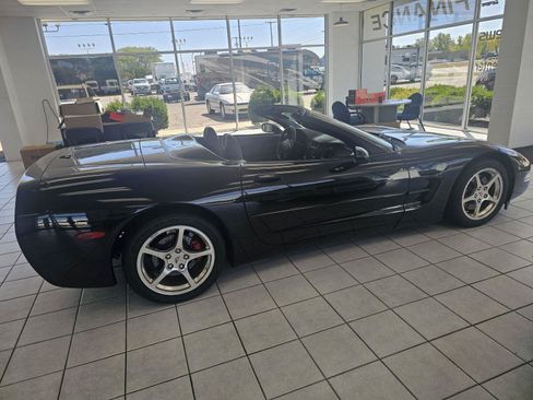 Used 2001 Chevrolet Corvette Convertible w/ Preferred Equipment Group2 RWD image 6