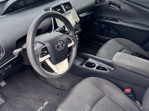 Used 2018 Toyota Prius Two 4dr Hatchback image 9