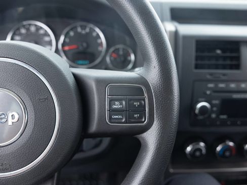 Used 2012 Jeep Liberty Sport AWD/4WD image 36