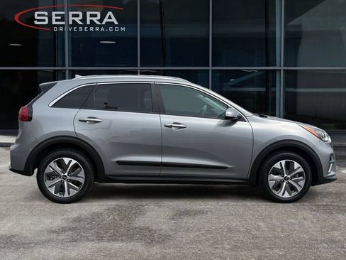 Certified 2022 Kia Niro EX FWD image 6