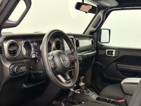 Used 2022 Jeep Wrangler Unlimited Sport AWD/4WD image 14