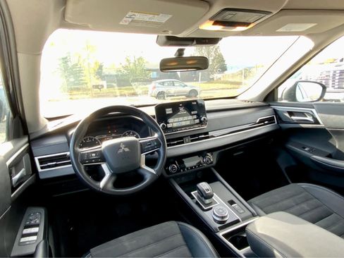 Used 2024 Mitsubishi Outlander SE image 32