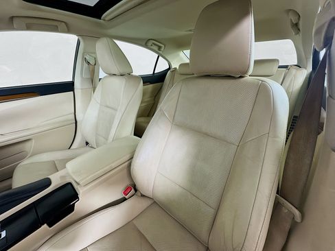 Used 2015 Lexus ES 300h Hybrid image 21