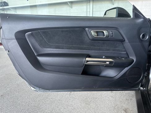 Used 2016 Ford Mustang Shelby GT350 w/ Technology Package image 13