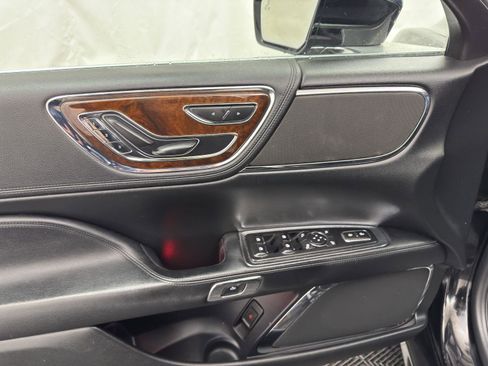 Used 2019 Lincoln Continental AWD w/ Equipment Group 500A image 18