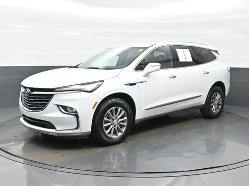 Used 2022 Buick Enclave Essence AWD/4WD image 2
