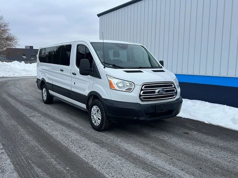 Used 2019 Ford Transit 350 XLT RWD image 3