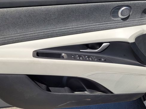 Used 2025 Hyundai Elantra Limited FWD image 15
