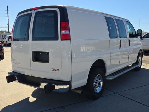 Used 2024 GMC Savana 2500 w/ Driver Convenience Package image 5