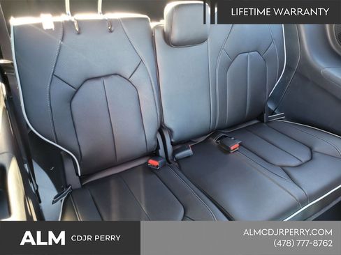 New 2026 Chrysler Pacifica Limited w/ S Appearance Package FWD image 17