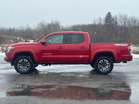 Used 2022 Toyota Tacoma TRD Sport AWD/4WD image 2