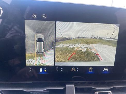 Certified 2025 Chevrolet Equinox LT w/ Convenience Package II image 11