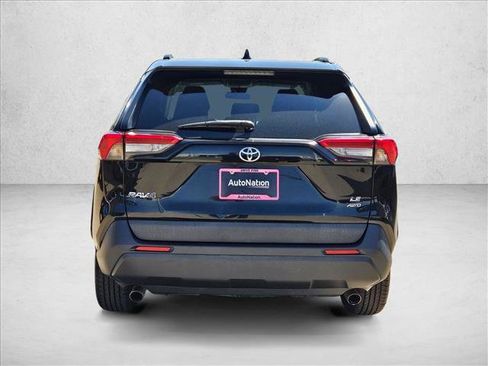 Used 2021 Toyota RAV4 LE image 7