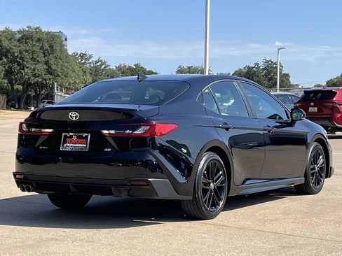 Used 2025 Toyota Camry SE FWD image 4
