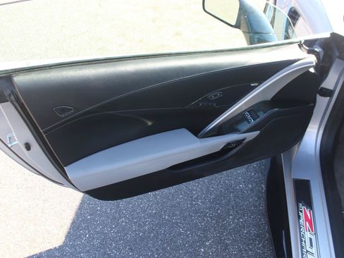 Used 2019 Chevrolet Corvette Z06 RWD image 12